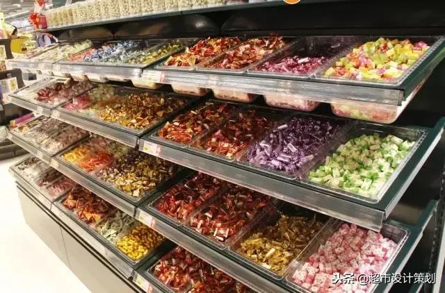 超市食品陈列摆放效果图,超市休闲食品创意陈列图片