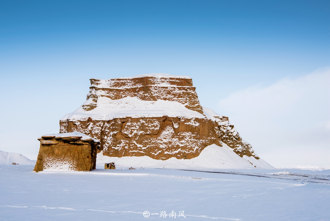 *疆新**克拉玛依有座魔鬼城,风过石缝像狼嚎,拍过电影获得奥斯卡