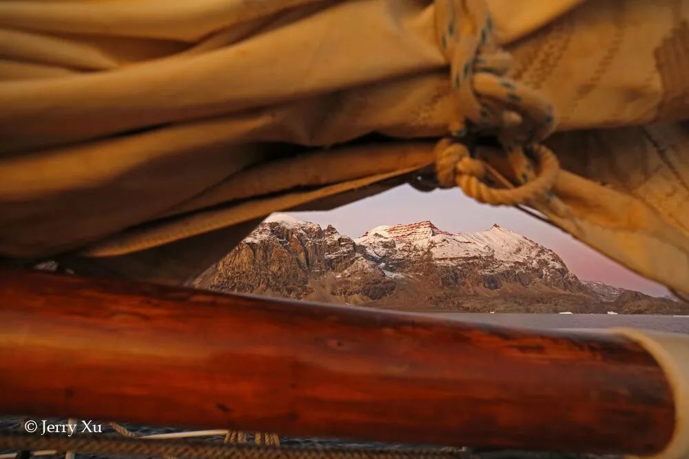 格陵兰的东海岸居然那么绚丽多彩，难怪特朗普想要买下来