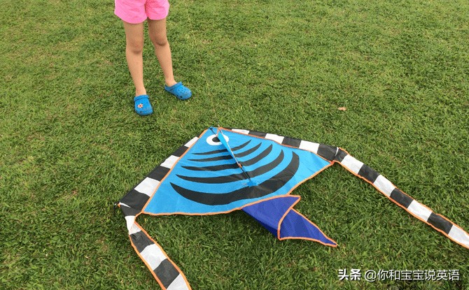 初学放风筝怎样放线和收线,放风筝亲子素材