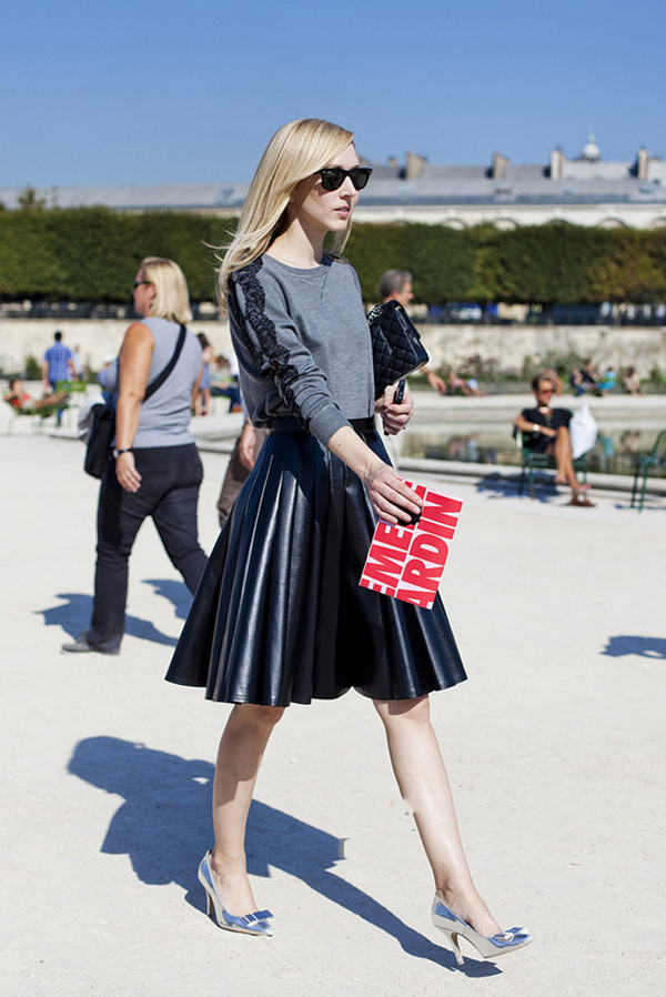 皮裙是一款彰显性感气质的裙子,茶歇裙小皮裙