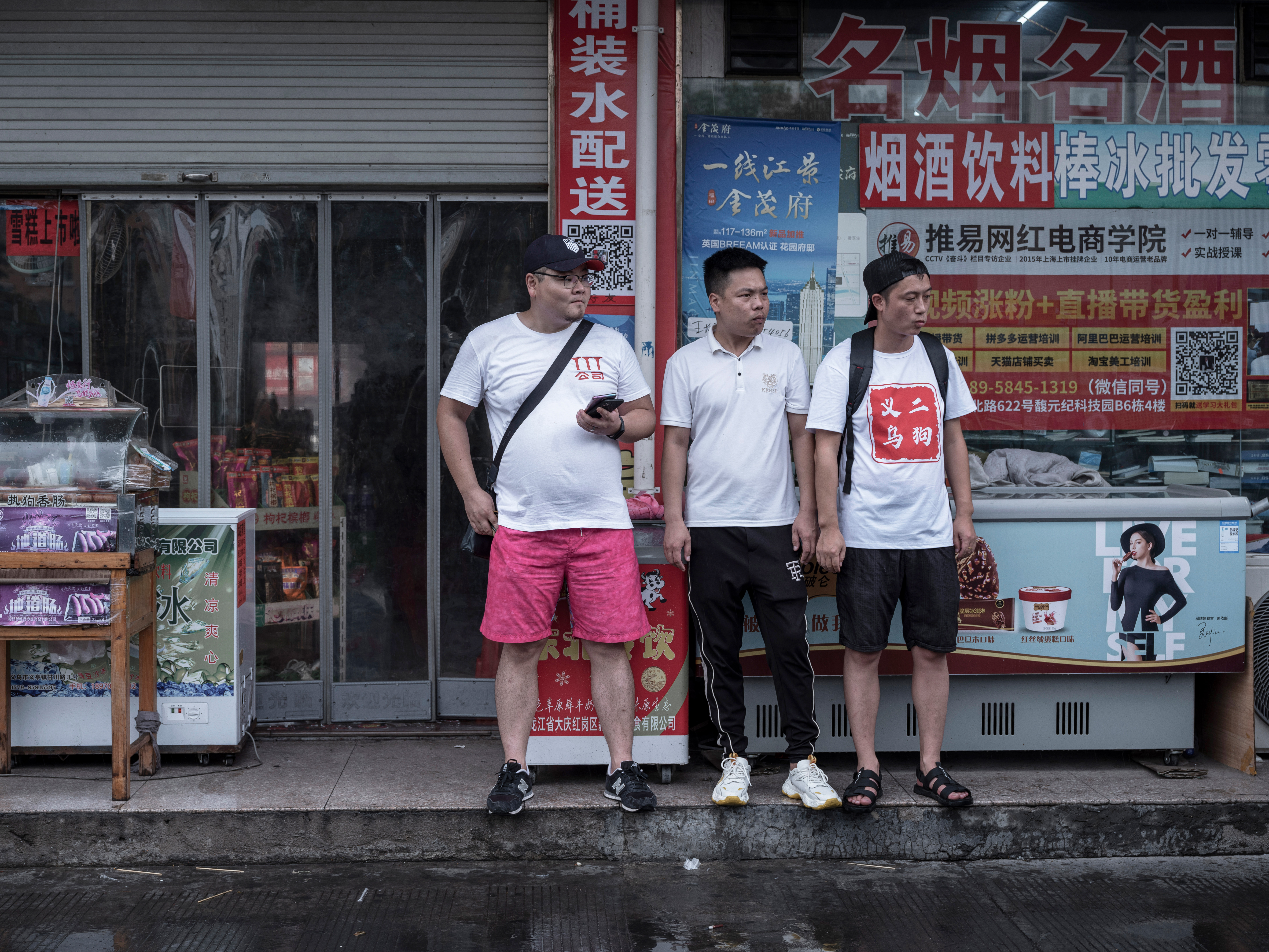 独家｜义乌带货主播生存实录：有人爆单暴富，有人成为“难民”