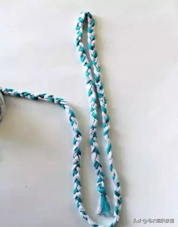 旧毛衣编织地毯最简单方法,旧毛线编织地毯地垫的视频