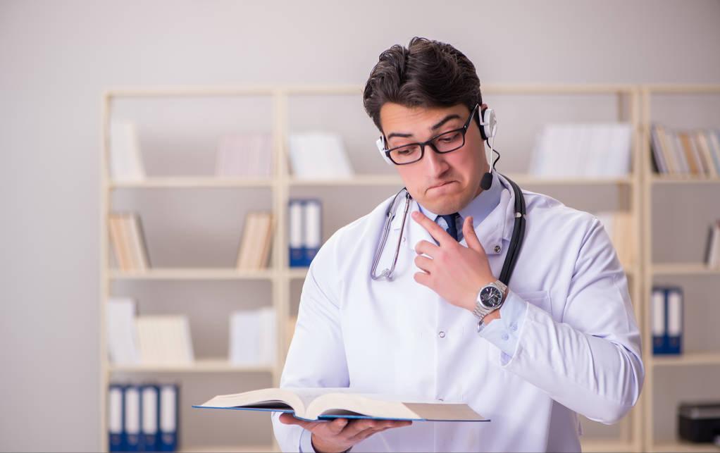 八十多岁老人腰痛直不起来,80多岁老太太腰椎疼得厉害