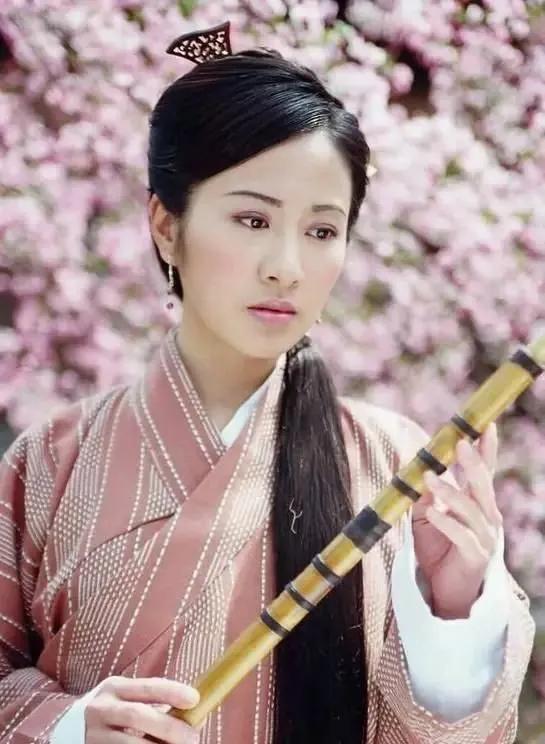 厚刘海和稀刘海哪个好看,厚刘海和八字刘海