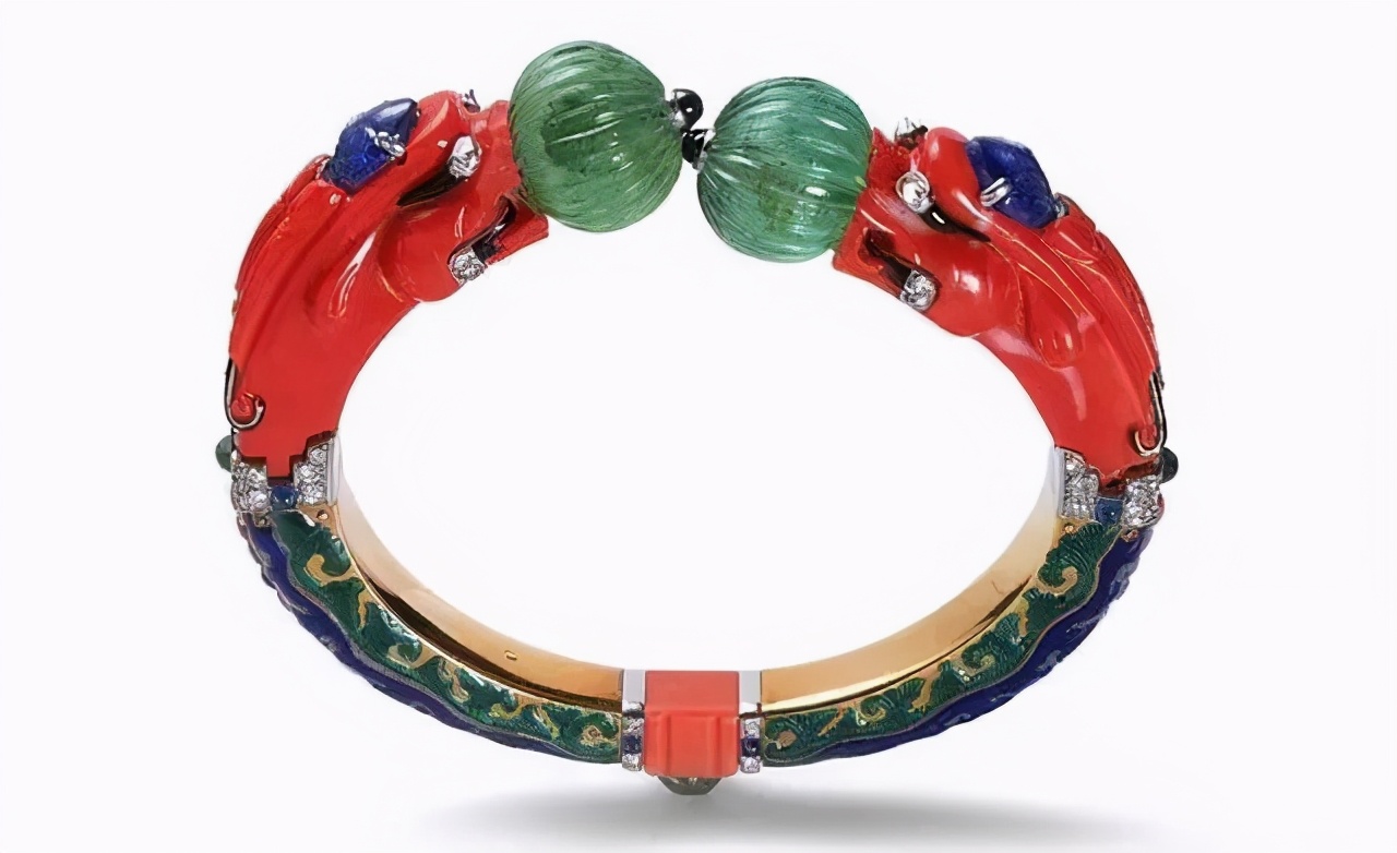 零基础入行，连手稿都一丝不苟，她是成就卡地亚传奇的天才设计师