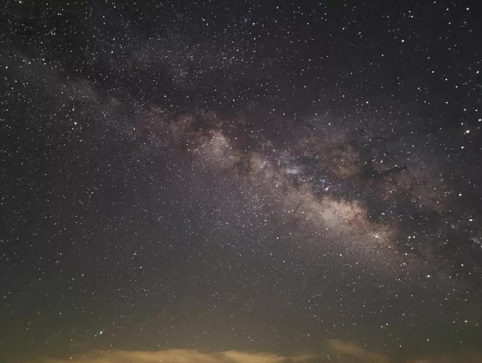 手机能拍摄银河吗,手机拍银河用主摄还是广角