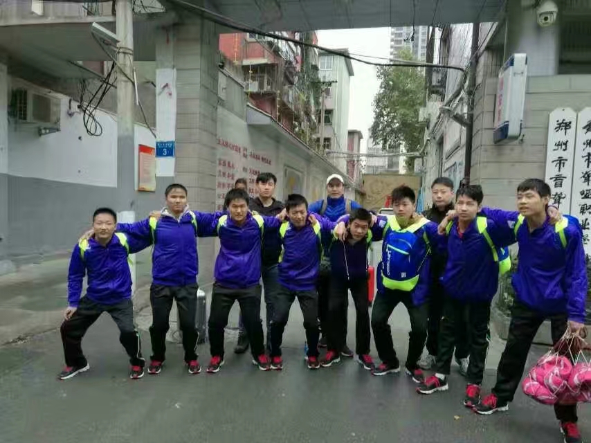 盲人观看足球赛,盲人现场看足球