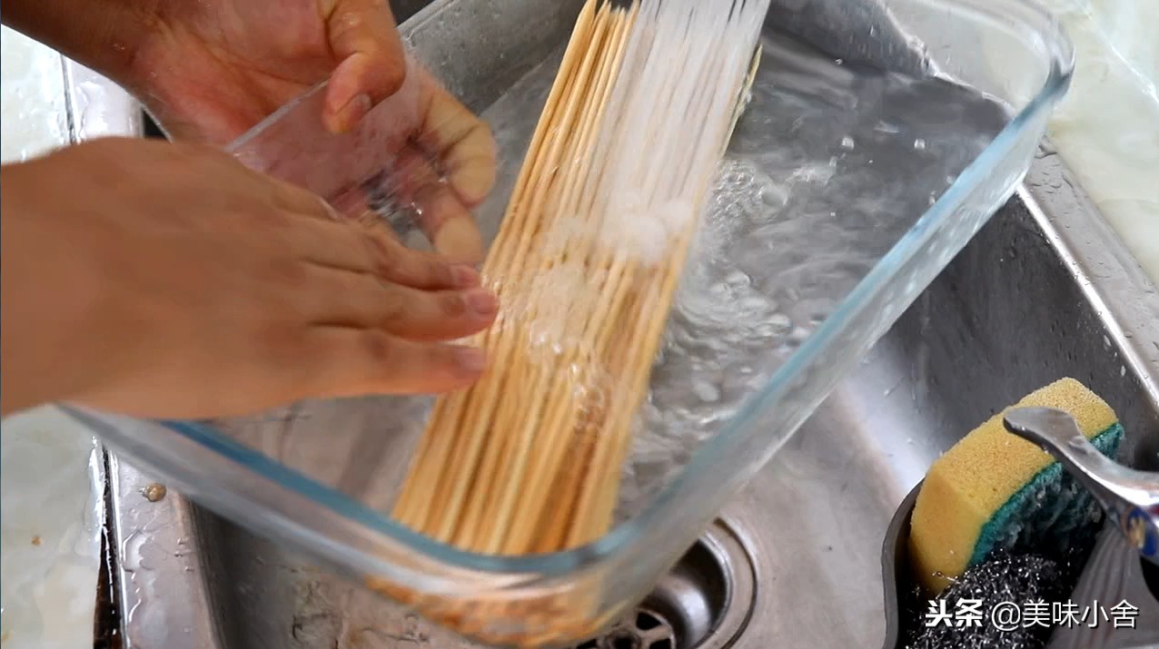 烤羊肉串难不难,烤羊肉串怎样掌握火候烤得好