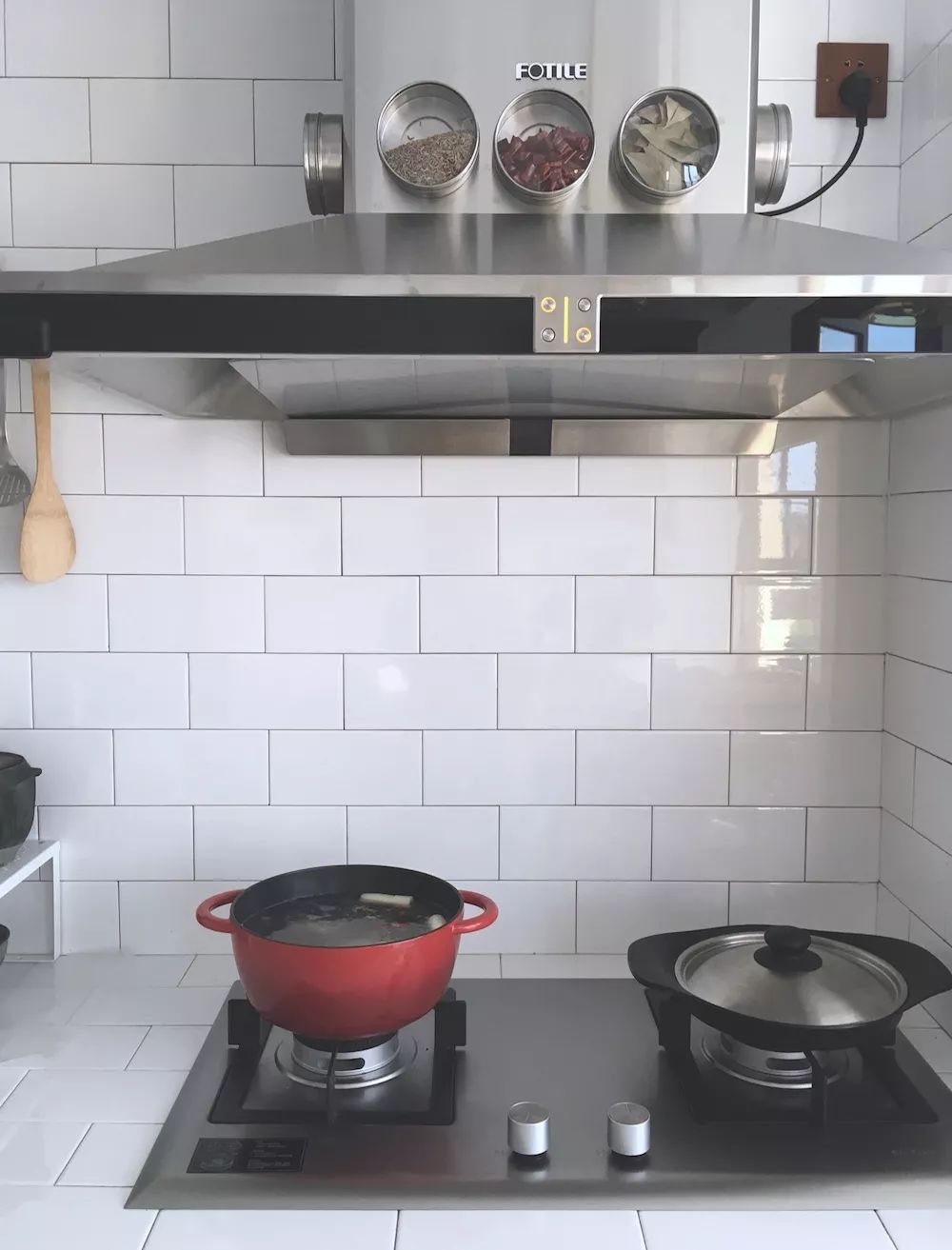 用水泥砌橱柜,用粘土捏一个好看的柜子