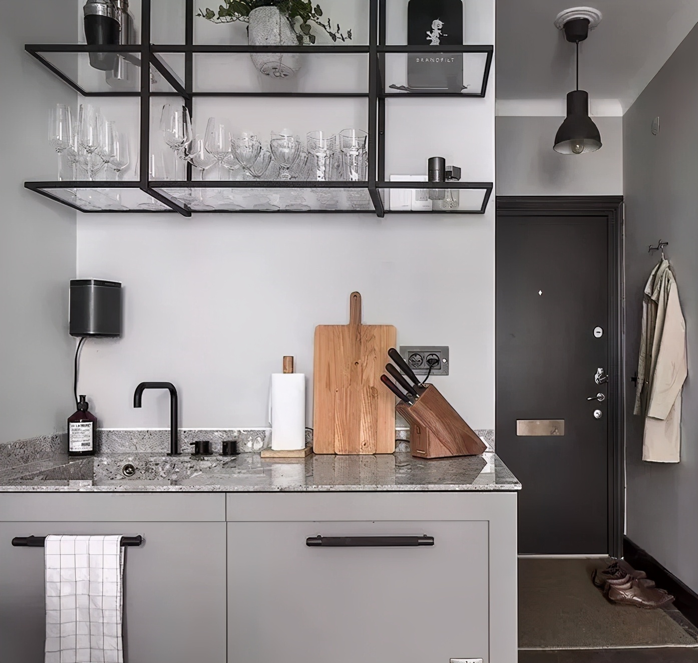 橱柜台面用大理石好还是石英石好,橱柜大理石台面宽度标准