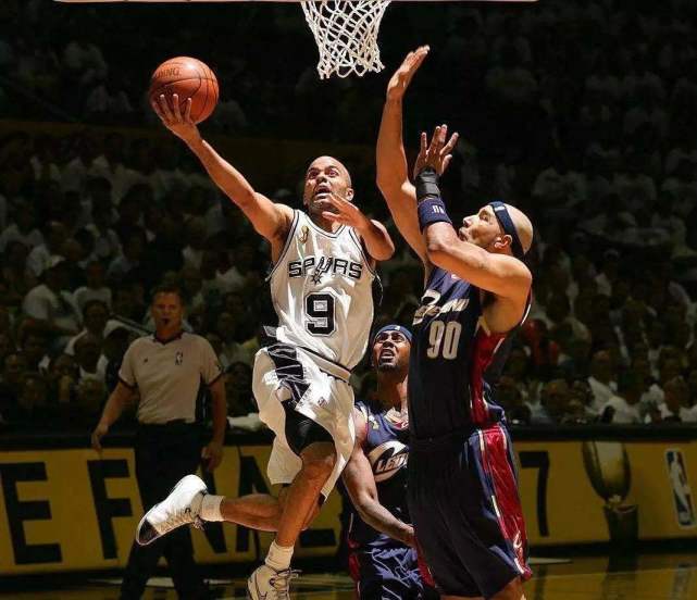 “唯快不破”帕克曾是内线之王，法国跑车接班邓肯开创先河