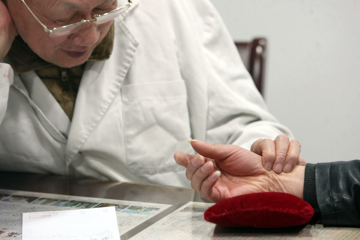 狐臭中医按什么穴位能消除狐臭,天气热身上就有狐臭味怎么办