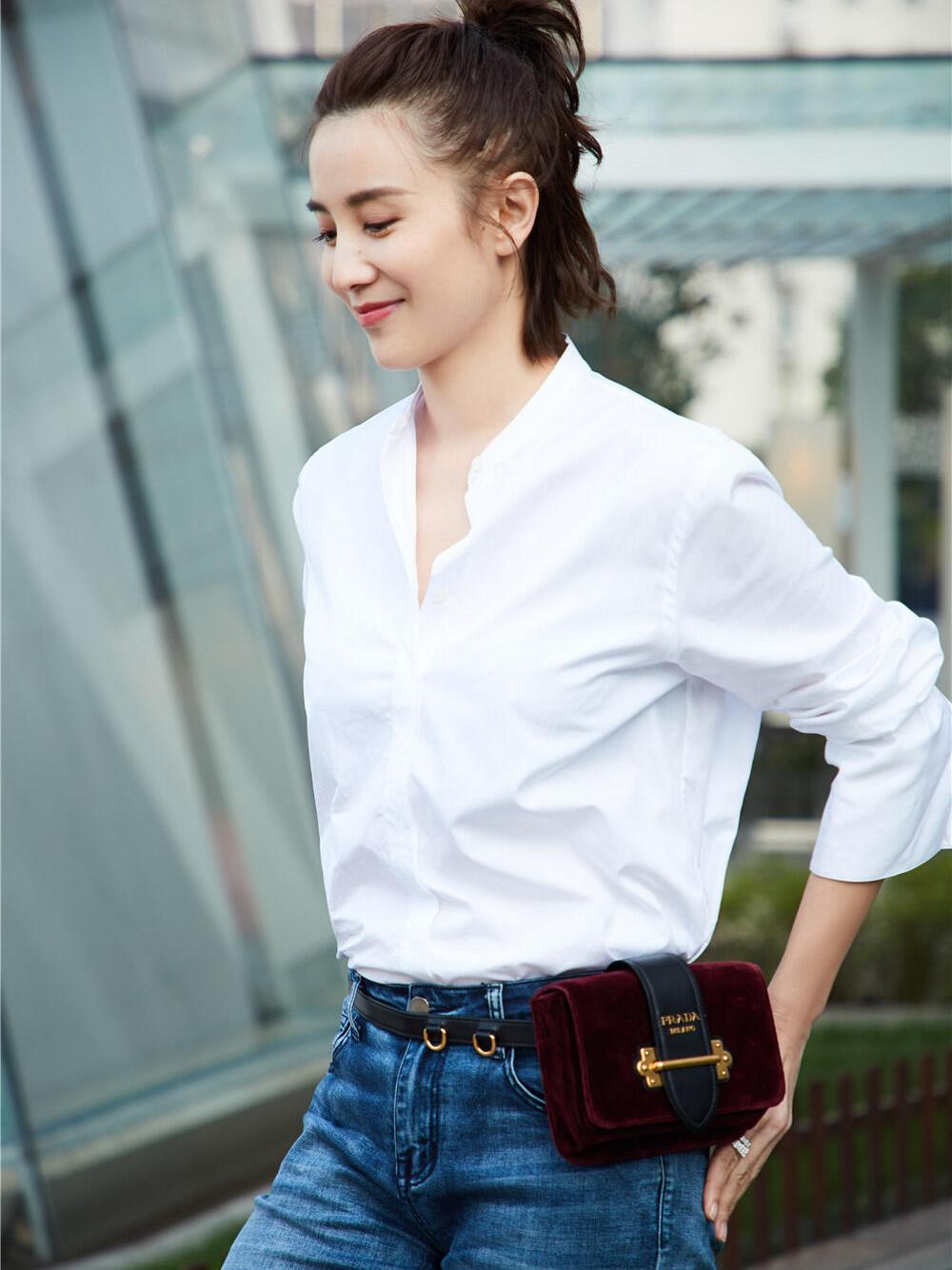 今年最火的斜挎腰包,腰包该怎么搭配