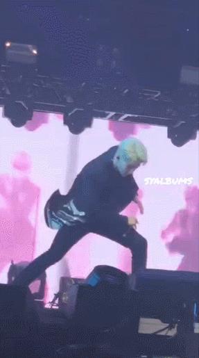 能接受否：男明星的舞蹈动作“顶胯”怎样才不会显得油腻？