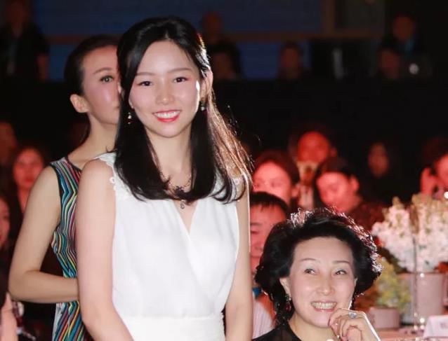 泰国首富侄孙谢承润,泰国首富谢承润开会视频