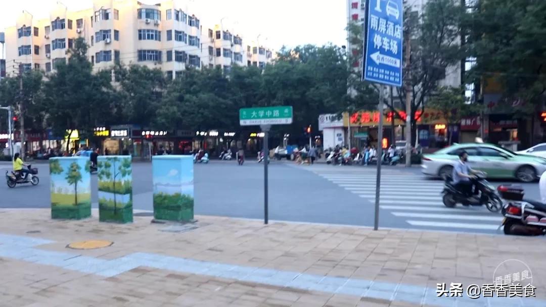 藏在巷子里的特色烧烤,老街里烧烤青岛