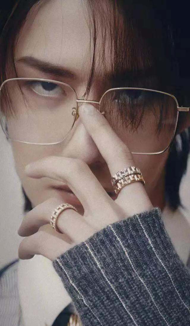 世界十大奢侈品眼镜框,奢侈品眼镜品牌排行价格