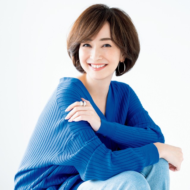 四十岁头发白发多什么发型好看,白发多的中年女性适合什么发型