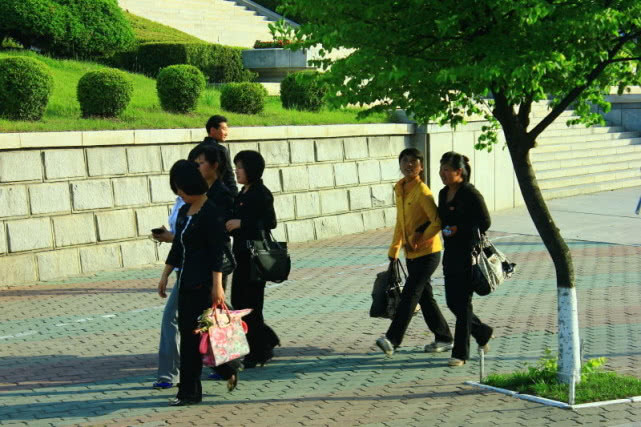 去朝鲜可以买手机卡吗,去朝鲜可以去朝鲜人的商店吗