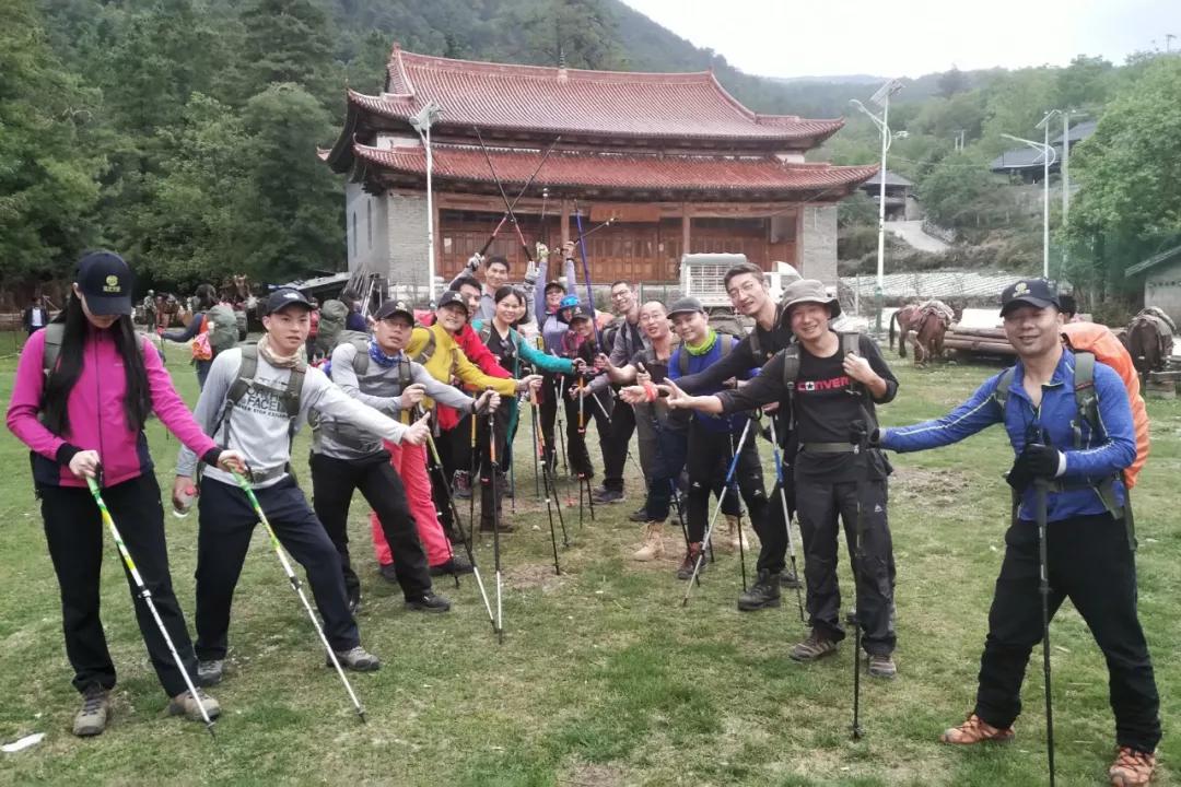 适合新手的人生第一座雪山,人生中的第一座雪山应该爬哪里