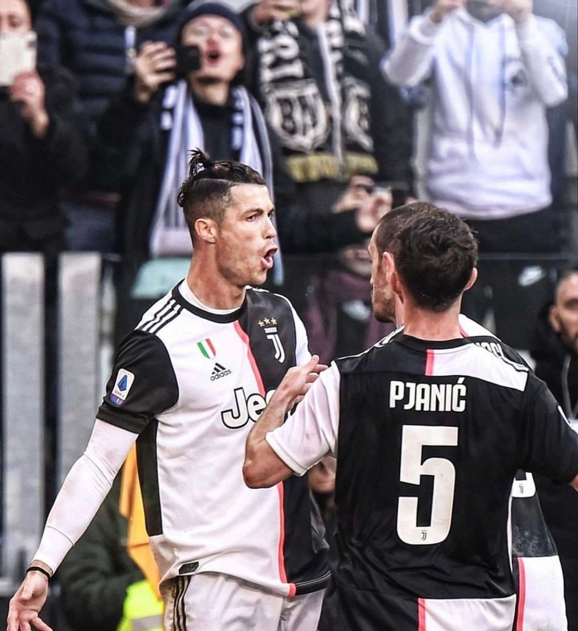 c罗两战4球创纪录庆祝秀逆天弹跳,一场3-0令球员围成一圈疯狂庆祝