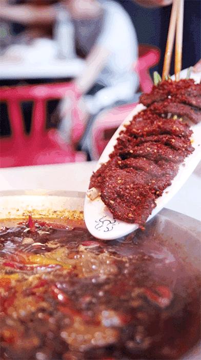 排队两个小时才吃上火锅,排队两小时也要吃到的烤鱼