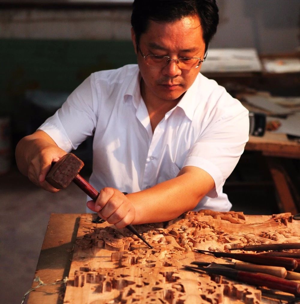 “千门万户曈曈日，总把新桃换旧符”，感悟千年桃木文化