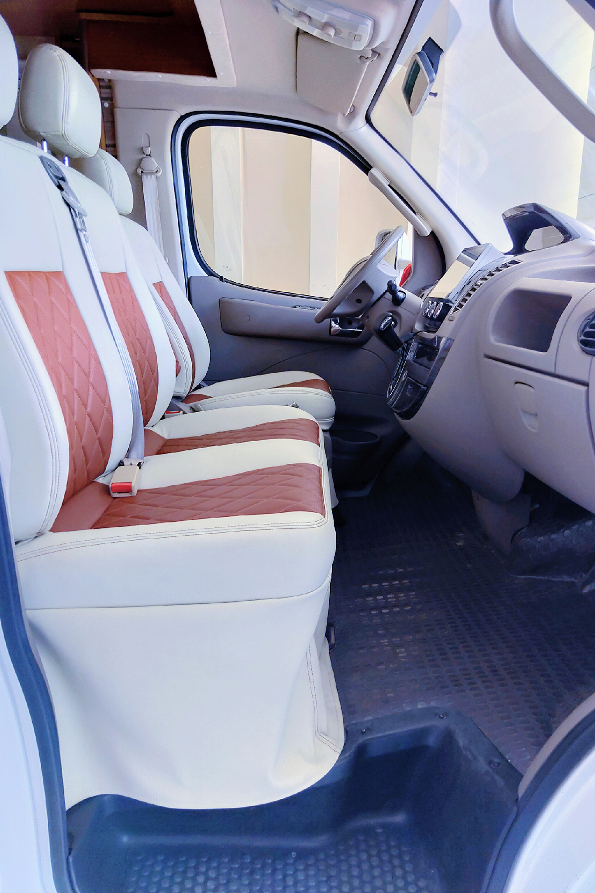 2.5T柴油涡轮+6AMT变速箱梦幻组合顺旅蓝精灵T型房车43.8万起售