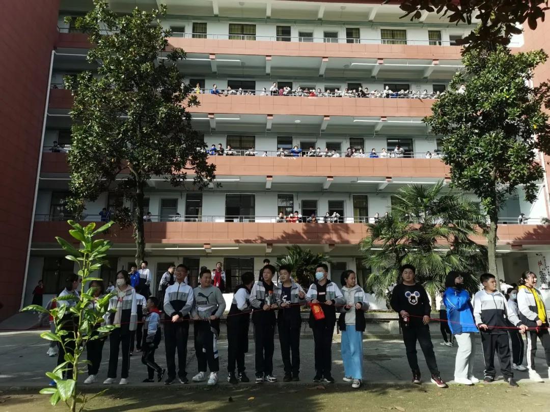 绿茵赛场,激情飞扬!首届“校长杯”校园足球赛在启黄中学举行