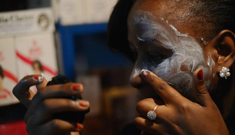 非洲国家禁止美白产品，美容倾向背后有哪些社会问题？