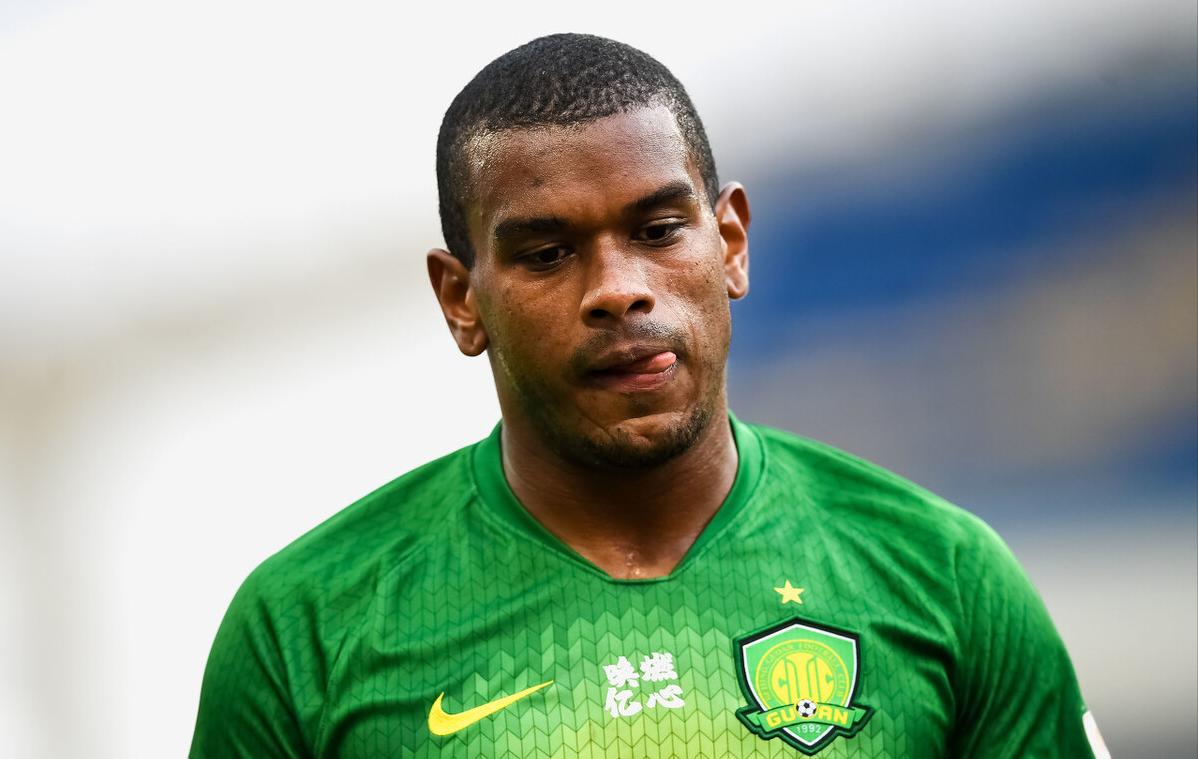 国安旧将签约新东家,国安完成首笔引援签下当红国脚