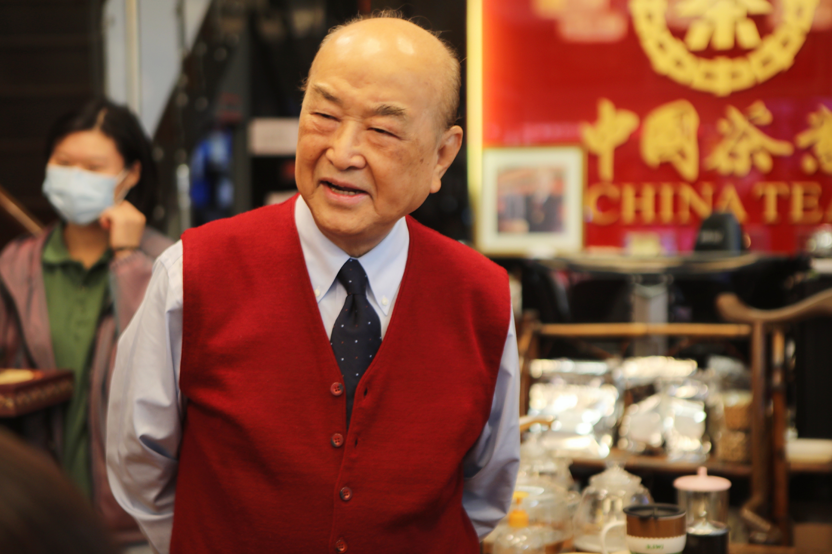 澳门有一条著名的手信老街,澳门必去的老街