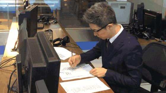 坐了八年冷板凳后逆袭成国宝级reader,第一次跪着看完直播!