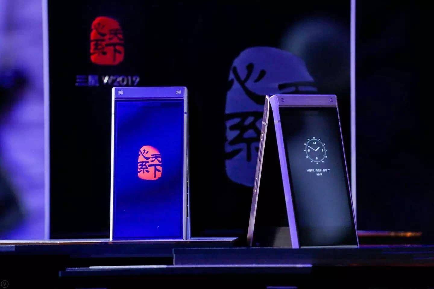 三星发高端旗舰新机W2019,18999元起售,W2018曾在37秒内售出8台