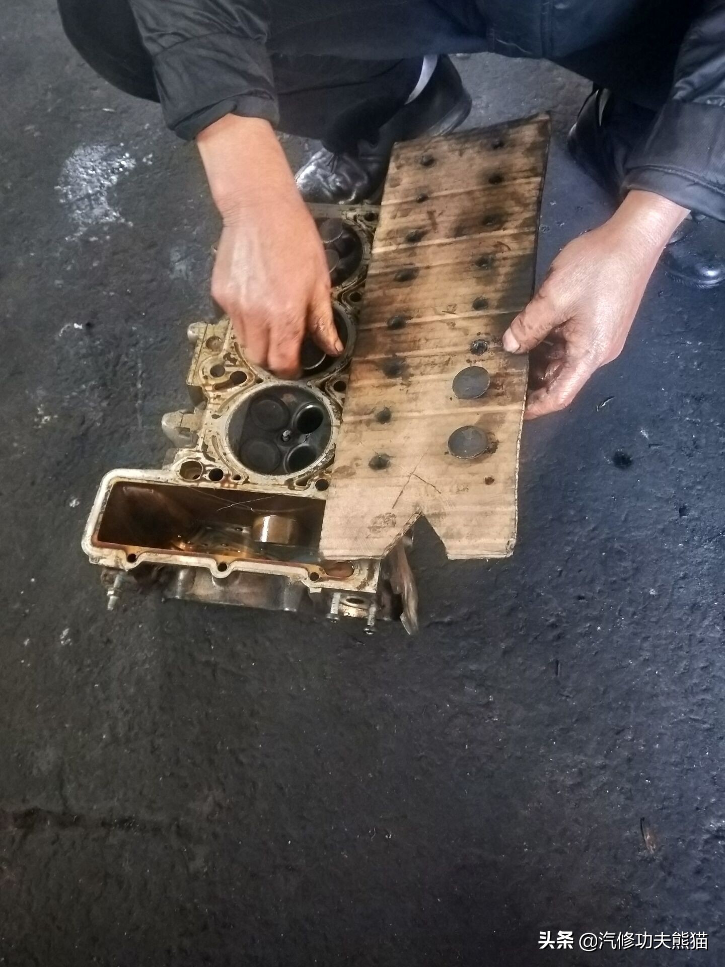 16款奥迪a6l2.5自吸发动机漏油,奥迪a6l2.4免拆烧机油处理靠谱吗