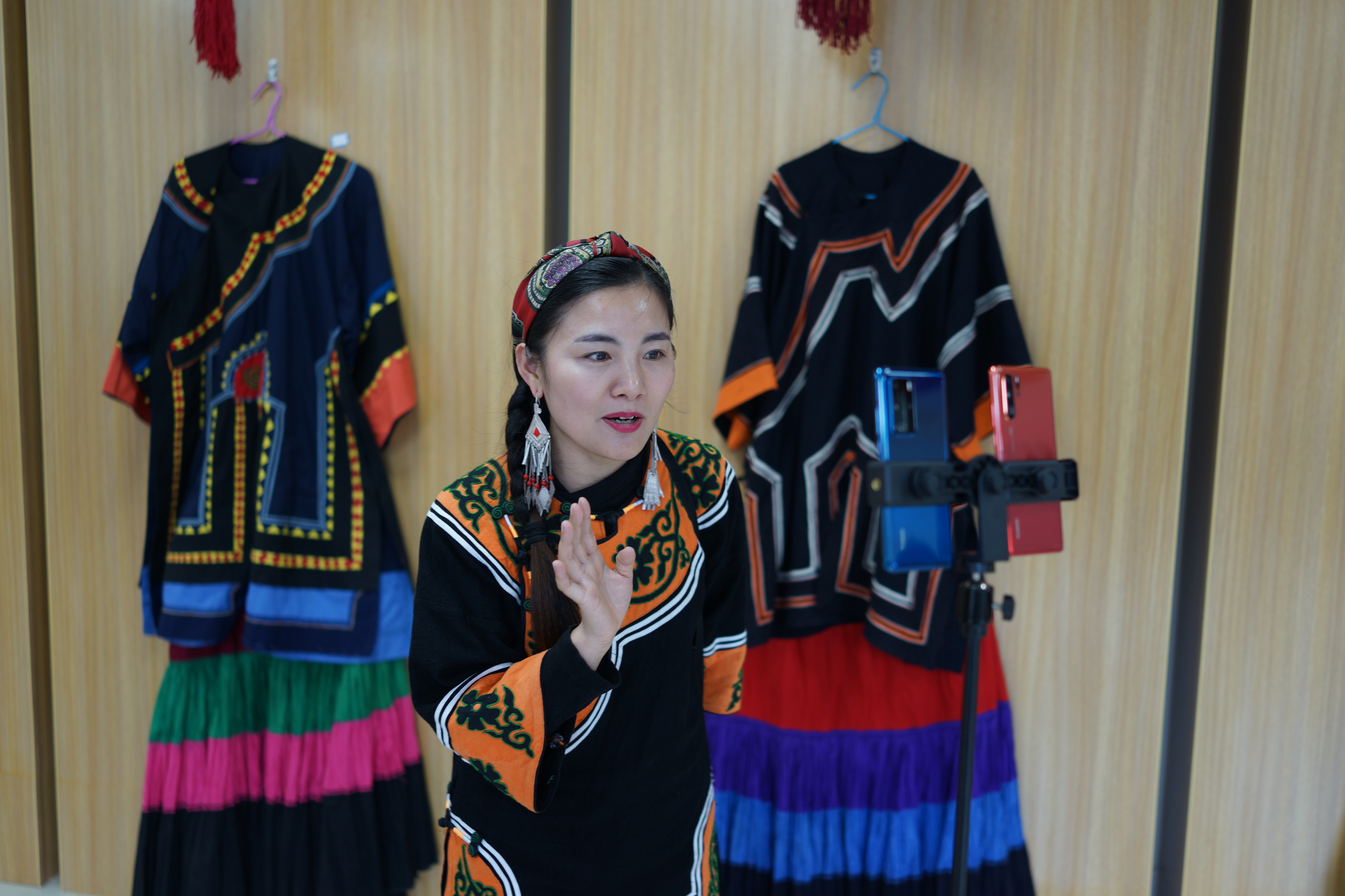 张凡、马支巧、盛龙霞3名主播将在凉山年货节主会场直播带货