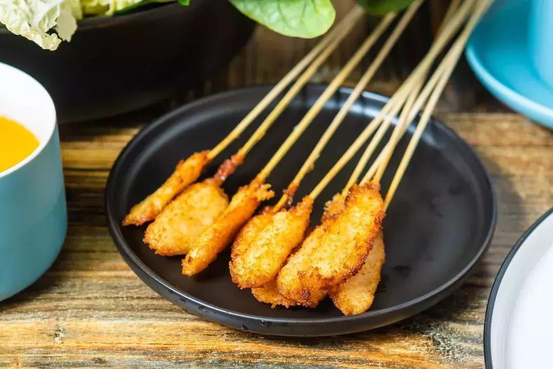 阿姨在路边卖麻辣拌,辽宁大姐秘制麻辣拌