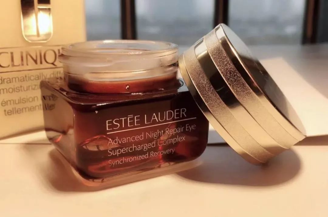 送女朋友眼霜送什么牌子的好,送女朋友化妆品套装什么牌子好