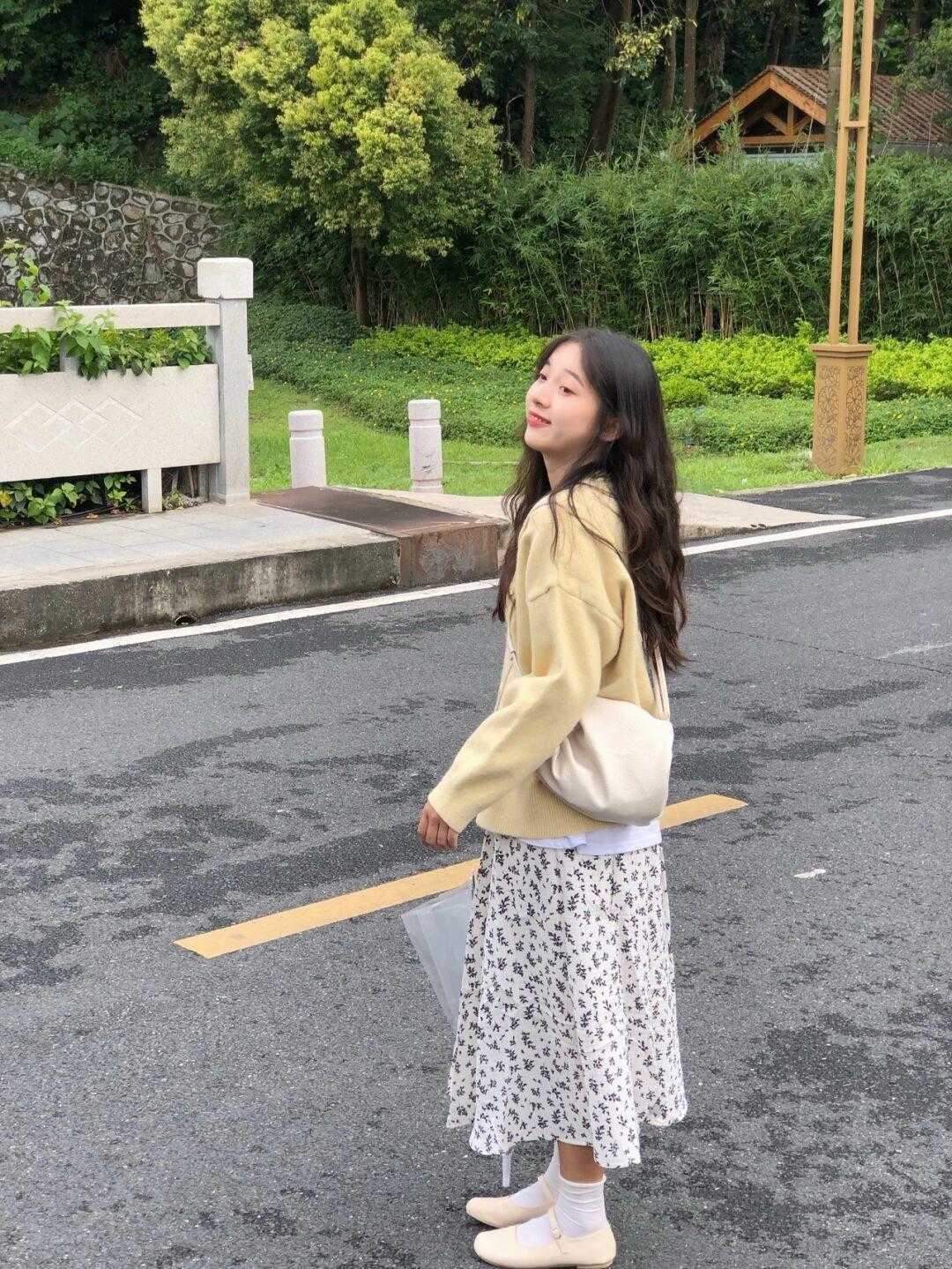 高个子驼色大衣搭配小香风连衣裙,小个子穿驼色大衣配什么裙子