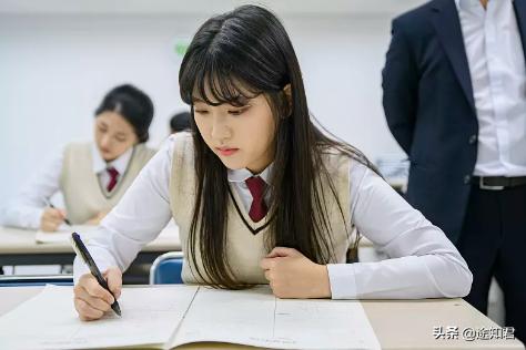 同学作弊我该不该告诉老师辩论,如何看待举报同学作弊的人