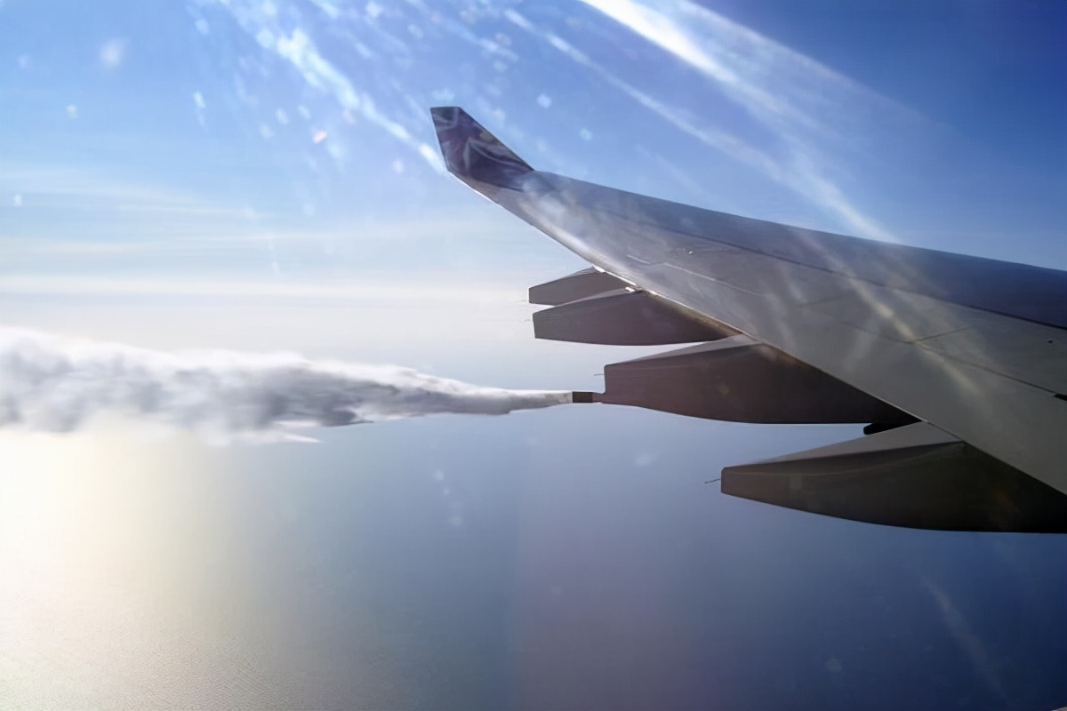 如果飞机被劫持战斗机怎么救援,当遭遇飞机事故该如何自救