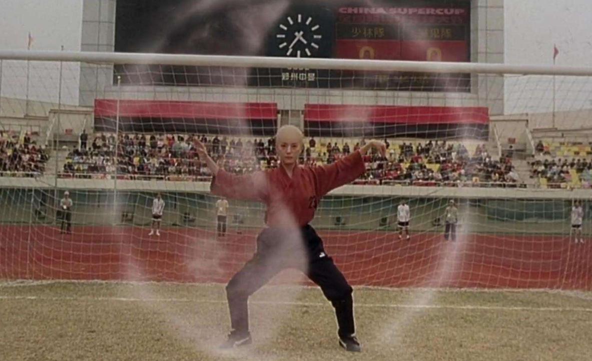 少林足球周星驰被飞铲,少林足球周星驰扔鸡蛋