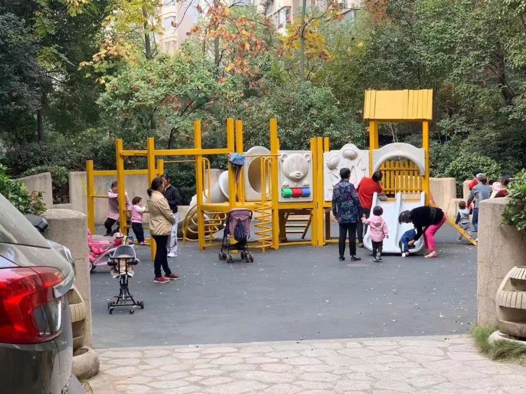 南京阿尔卡迪亚小区绿化率,荣盛阿尔卡迪亚小区环境