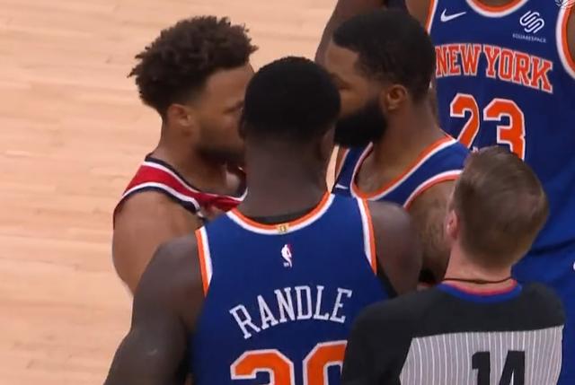 约基奇肘击莫里斯原视频,莫里斯肘击砸人