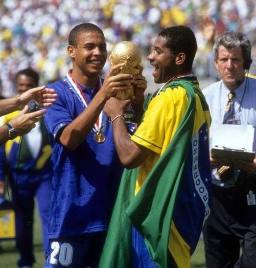 桑巴起舞帕奎塔,百年巴萨四星巴西