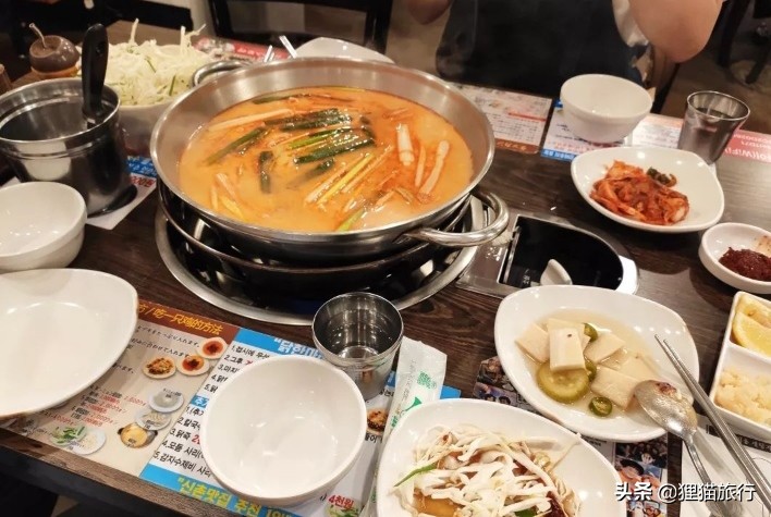 韩国首尔物价很高，吃一只炖鸡42000韩元，地铁2400起步