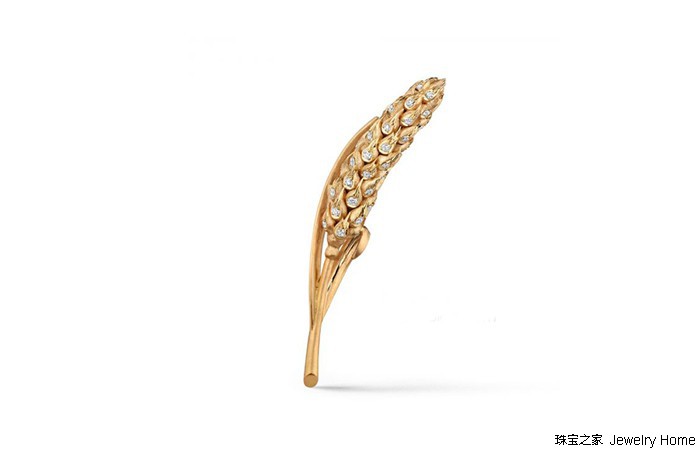 一大一小的胸针的正确戴法,一枚胸针穿出高级感