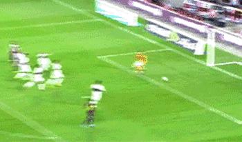 梅西观看自己过人,梅西过人的搞笑视频