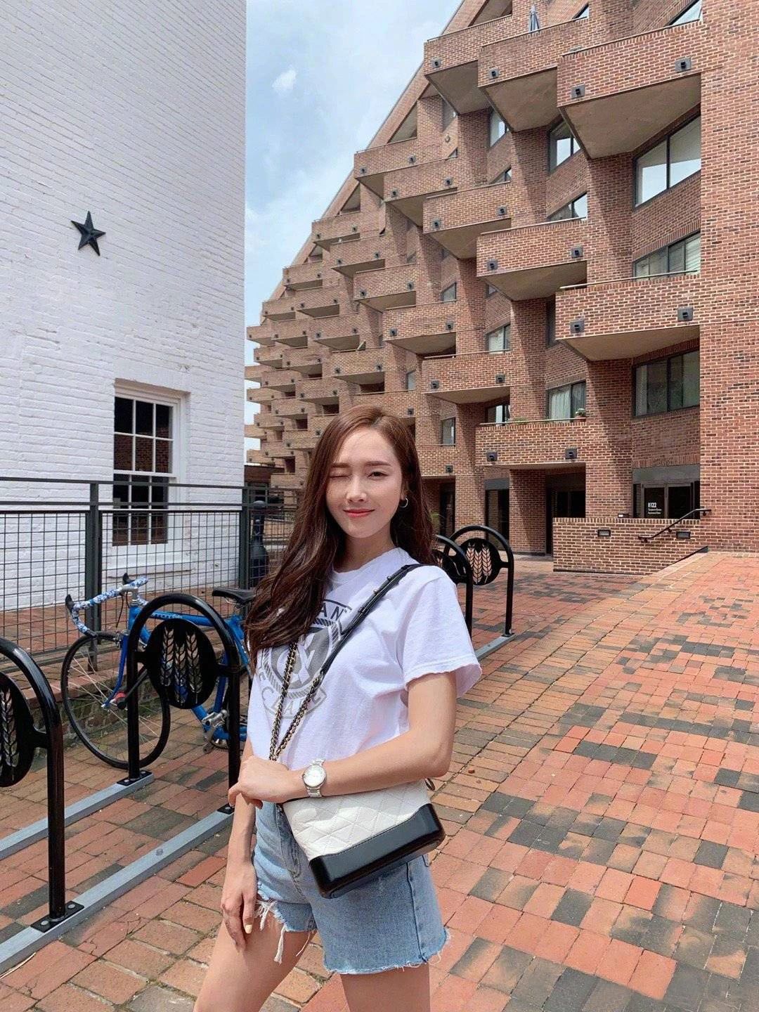 郑秀妍白裤子怎么搭配,郑秀妍白色裤子搭配